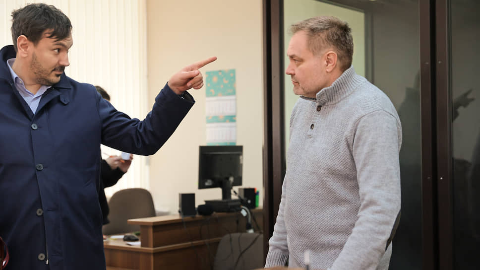 Бывший глава городского округа Дегтярск Вадим Пильников (справа)