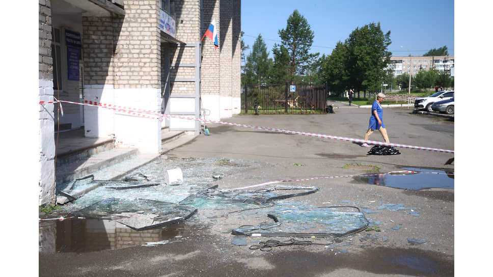 В течение суток планируют восстановить кровлю детсада №23, к концу недели – завершить ремонт кровли школы № 6, поврежденной на 25%. 