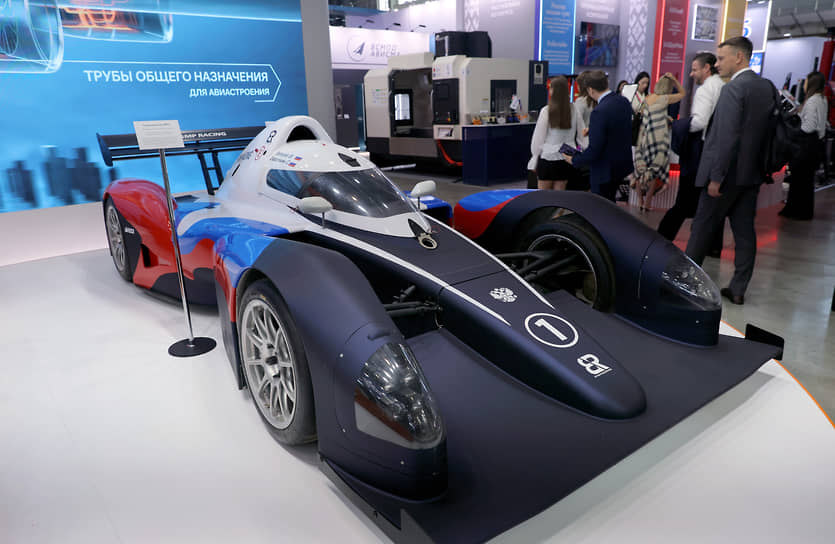 Спортпрототип от компании BR Engineering, российский гоночный болид BR03.