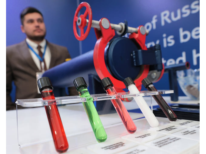 Стенд компании "ТюменьНефтеТехнологии"