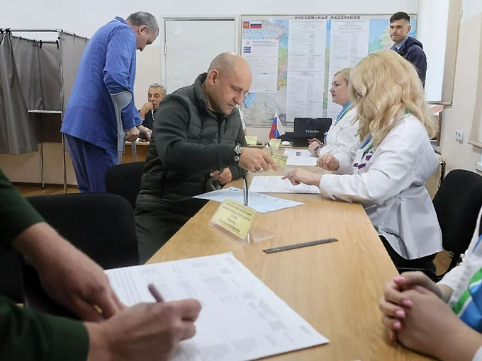 Полпред президента в УрФО Артем Жога проголосовал на выборах в Госдуму в военном госпитале