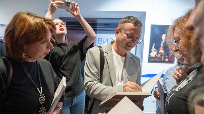 Презентация книги «ВИЗ–300. За веком век»