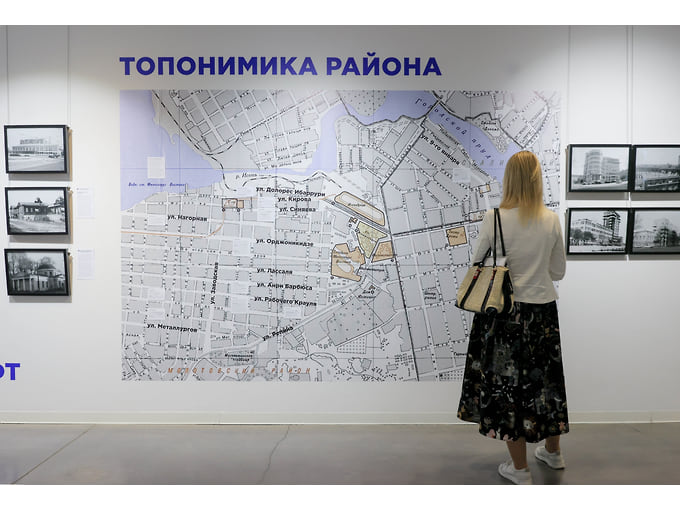 На территории Верх-Исетского района расположены многие знаковые для Екатеринбурга места: Ельцин Центр, Дворец молодежи, стадион «Екатеринбург Арена», «Синара Центр», обелиск «Европа — Азия» и конечно Верх-Исетский пруд, который является одним из любимых мест для отдыха горожан