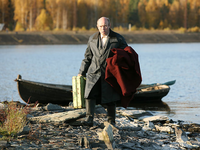 Фильм «Овсянки» в 2010 году получил несколько призов на Венецианском фестивале. На кадре из фильма актер Виктор Сухоруков