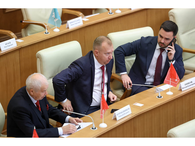 Депутаты от КПРФ перед началом заседания 