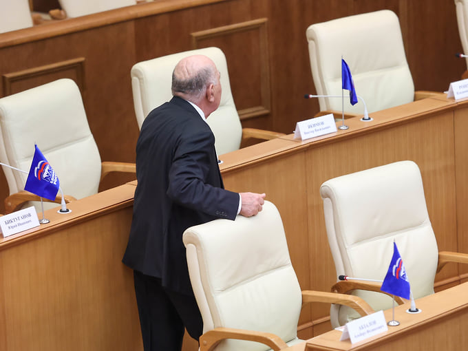 По итогам голосования на выборах 18-20 сентября «Единая Россия» увеличила свою фракцию в новом созыве с 33 депутатов до 36, «Новые люди» — с двух до четырех, ЛДПР — с двух до трех. Значительной части своих представителей лишились КПРФ и «Справедливая Россия»: количество коммунистов снизилось с девяти до пяти, справороссов — с четырех до двух 