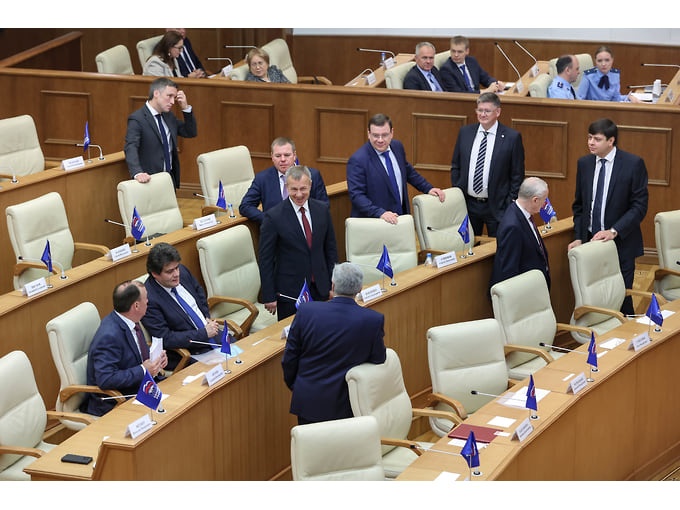 Депутаты заксобрания Свердловской области от партии "Единая Россия"  
