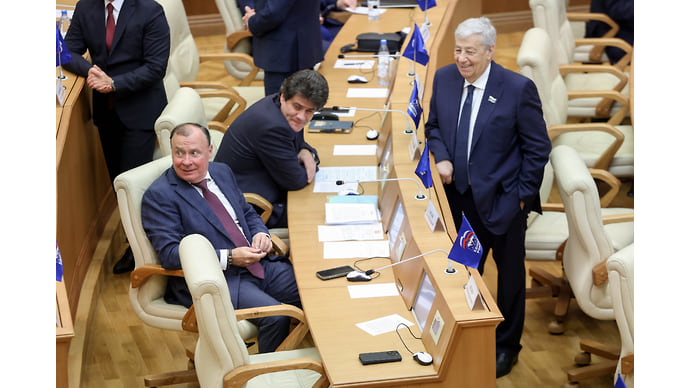 Депутаты заняли места