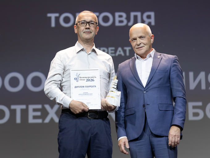 Лауреат премии в номинации «Торговля» — ООО «Академия робототехники Робонест», руководитель Алексей Михайлович Клячин