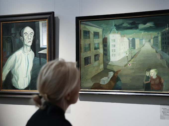Экономический крах, вызванный Великой депрессией 1929–1939 годов, и последующая политическая радикализация окончательно раскололи Европу: Францию охватила волна забастовок, в Италии укрепился фашистский режим, а в Германии набирала силу партия Гитлера. Общественное сознание того времени оказалось охвачено предчувствием новой масштабной катастрофы
