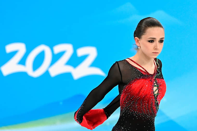 В январе 2022 года на чемпионате Европы в Таллине Камила Валиева выиграла короткую программу, также побив мировой рекорд. В произвольной программе упала с тройного акселя, но чисто исполнила четверной сальхов и два четверных тулупа, стала чемпионкой Европы и отправилась на Олимпиаду в Пекин. На фото — Камила Валиева на XXIV зимних Олимпийских играх  