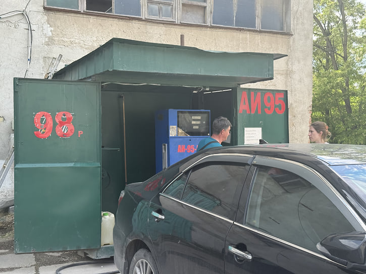 К обеду 3 июня АИ-95 в Симферополе стоил уже 98 руб. за литр 