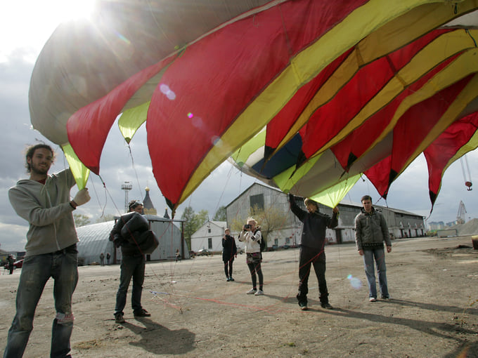Подготовка инсталляции «Подъемные силы», 2012 год