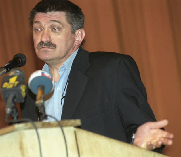 «Советской власти не нравились форма моих произведений, контекст, формальное решение и выбор тем». После окончания ВГИКа Александр Сокуров по рекомендации Андрея Тарковского устроился на киностудию «Ленфильм». Первые документальные и игровые фильмы, снятые режиссером на ленинградской студии, вызвали негативную реакцию партийных органов и не были допущены к показу