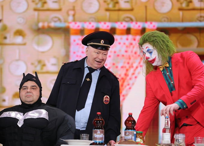 В 1997 году Юрия Кузнецова пригласили сыграть роль добродушного подполковника милиции Петренко по прозвищу Мухомор в популярном сериале «Улицы разбитых фонарей». Эта роль принесла актеру всенародную славу. В этом рейтинговом сериале актер снялся в пяти сезонах. На фото: Юрий Кузнецов во время съемок юмористического шоу «Дом культуры и смеха». Москва, февраль 2020 года