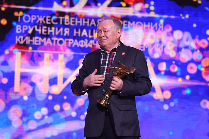 В марте 2026 года Юрий Кузнецов был удостоен звания «Народный артист России». К этому времени артист снялся более чем в 150 фильмах и телесериалах. Среди наиболее ярких ролей — управляющий факторией в «Холодном лете пятьдесят третьего…», дворник в «Собачьем сердце», майор милиции в «Гении», вертолетчик в «Афганском изломе», адмирал в «Острове», Малюта Скуратов в «Царе», Семен Мармеладов в «Преступлении и наказании». На фото: Юрий Кузнецов на XXXII церемонии вручения кинематографической премии «Ника». Москва, март 2019 года