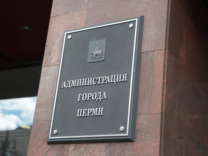В Дзержинском районе демонтируют 17 незаконных вывесок