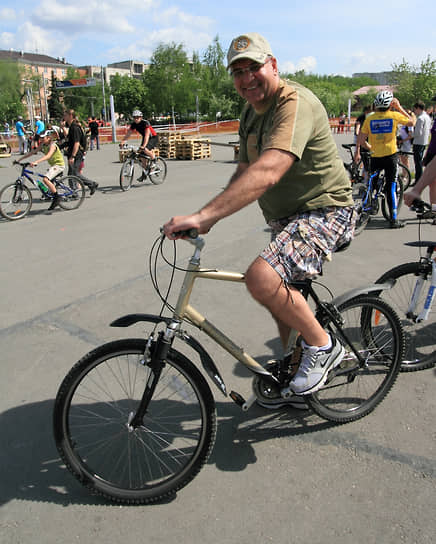 Вслед за назначением нового сити-менеджера в 2010 году сменился и глава города. Игорь Шубин досрочно сложил полномочия в связи с переходом в Совет Федерации РФ. На его место пришел бывший депутат гордумы Игорь Сапко. Игорь Сапко в основном стал известен пермякам своей любовью к социальным сетям — у него были аккаунты на всех известных тогда площадках. Это стало причиной критики мэра со стороны тогдашнего губернатора Виктора Басаргина, который посоветовал ему заниматься насущными городскими проблемами. Еще господин Сапко любил кататься на велосипеде и инспектировать городские объекты. Он возглавлял Пермь до 2016 года, а затем, как и его предшественник, досрочно ушел с поста мэра, так как был избран депутатом Госдумы РФ
