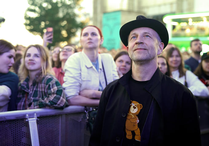 Музыкант уточнил, что продажа квартиры не связана с переездом из Петербурга