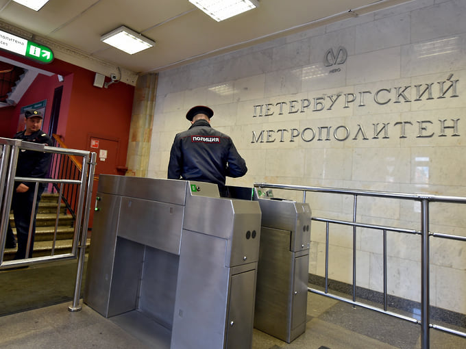 В Петербурге в метро задержали мужчину за развратные действия в отношении несовершеннолетней