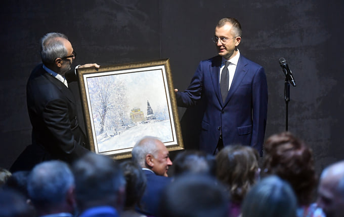 Президент Александринского театра Валерий Фокин (слева) и вице-губернатор Санкт-Петербурга Борис Пиотровский во время торжественного вечера, посвященного юбилею театра