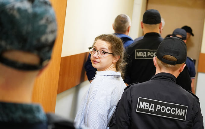 Судебное заседание по делу о растрате средств телеканала «Санкт-Петербург» в Петроградском районном суде. Бывший руководитель Центра управления регионом в Санкт-Петербурге Елена Никитина