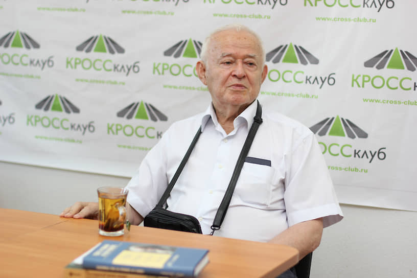 По состоянию на 2013 год у клуба «КРОСС» уже были постоянно действующие филиалы в 40 регионах России, а также в 23 странах Европы и Америки