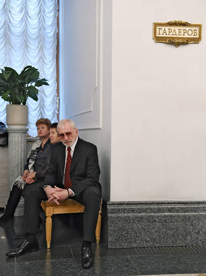 Виктор Мережко был удостоен звания Народного артиста РФ, Заслуженного деятеля искусств РСФСР. Лауреат Государственной премии СССР за сценарий к фильму «Полеты во сне и наяву»