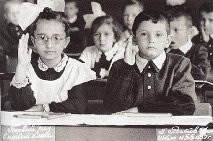 Певица Ирина Аллегрова училась в ростовской школе №44 рядом с их домом на улице Шаумяна. В Ростове-на-Дону певица жила и ходила в младшие классы до переезда семьи в Баку в начале 1960-х годов