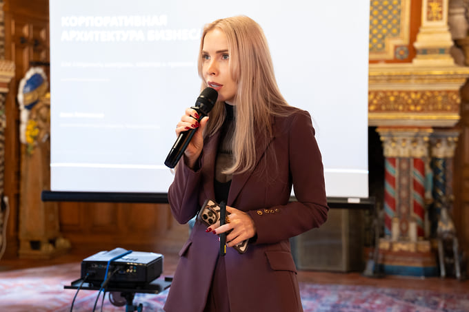 Налоговый и корпоративный юрист, медиатор и предприниматель, председатель местного отделения «Опоры России» в Советском районе Ростова-на-Дону Анна Липинская рассказала о корпоративной архитектуре как способе заранее защитить бизнес, капитал и интересы собственников. По ее словам, большинство серьезных проблем в бизнесе возникает не из-за отсутствия юридических инструментов, а потому, что предприниматели начинают искать их уже после наступления события: конфликта между партнерами, ухода ключевого сотрудника, появления разногласий с инвестором или смерти одного из собственников