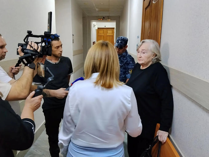 Таисия Киселева (справа)
