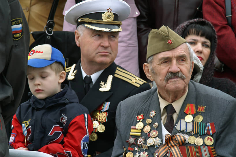 Зрители парада Победы