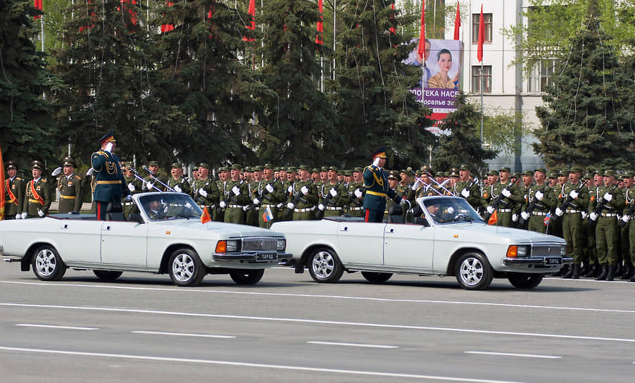 В 2011 году в кадр парада Памяти могла попасть баннерная реклама