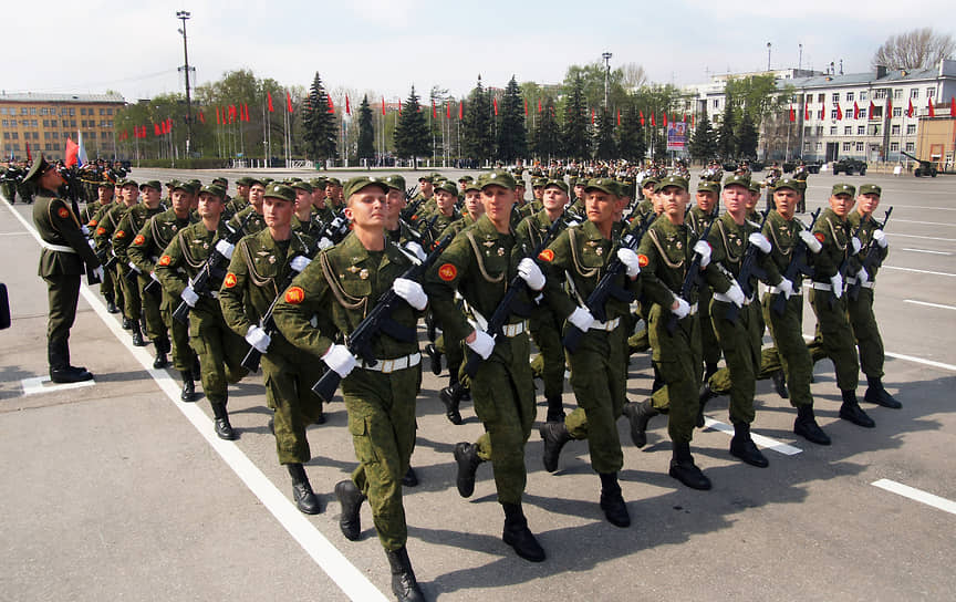 Участники парада