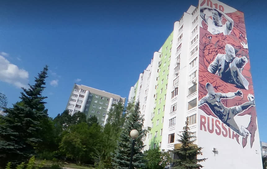 Артем Дзюба является лучшим бомбардиром сборной России, забив 31 гол. В честь победы футболистов России над сборной Испании на ЧМ-2018 на одном из домов в Самаре на ул. Ново-Садовой сделали памятный мурал с изображениями Артема Дзюбы, Станислава Черчесова, Игоря Акинфеева и двуглавого орла
