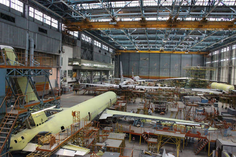 Самолеты Ту-204 в цехе окончательной сборки «Авиастара». Ульяновск, 2016 год