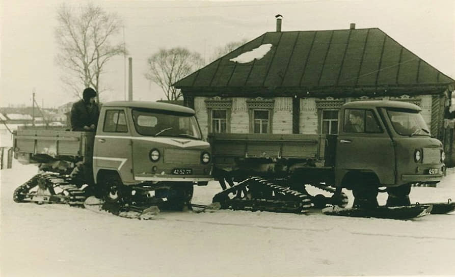 На базе УАЗ-450Д в 1963 году был создан УАЗ-снегоход (УАЗ-451С). В 1966 году колонна опытных машин совершила длительный автопробег от Новосибирска до Ульяновска