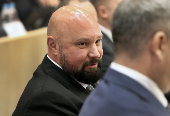 Владимир Кошелев совершил транзит из Госдумы в Совет Федерации через Самарскую губернскую думу. Депутаты регионального парламента единогласно поддержали его кандидатуру в качестве сенатора