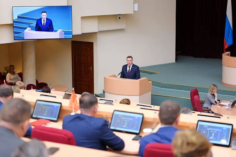 Губернатор Саратовской области Роман Бусаргин представил парламенту отчет о работе правительства за 2025 год 