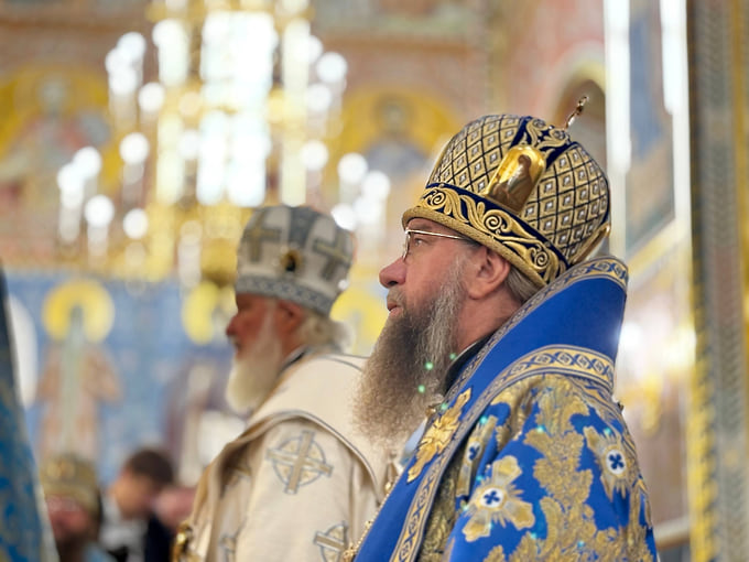 Митрополит Астраханский и Камызякский Никон участвовал в праздничной службе