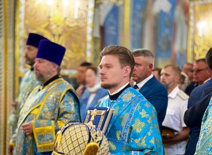 Служение посетили сотни человек