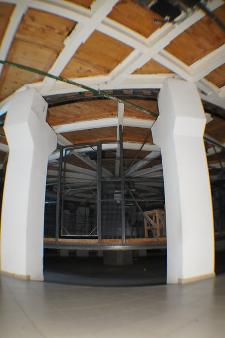 Центральная часть сцены будет вращаться благодаря силовой установке под полом 