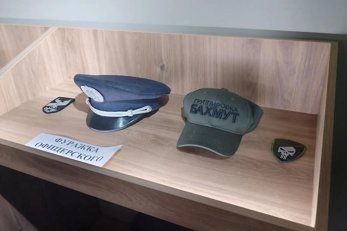 В экспозиции представлены истории 13 сочинцев — участников специальной военной операции, их награды и личные вещи