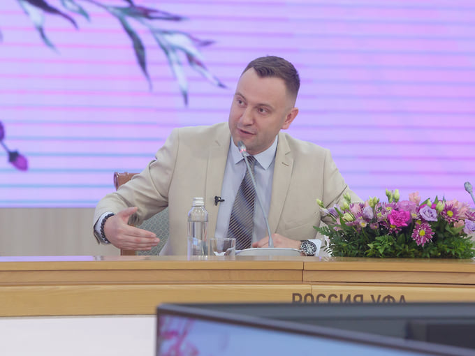Дмитрия Каретко вчера представили коллективу "Всей Уфы" 