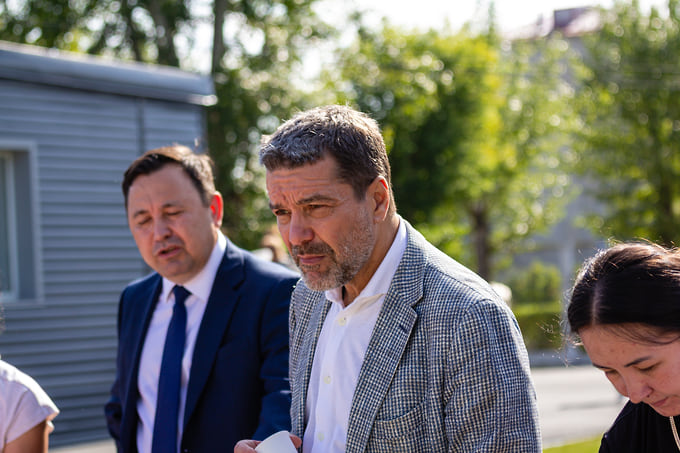 На сутки раньше здесь побывали коммунисты: «Зауралье» посетил депутат Госдумы от КПРФ Александр Ющенко