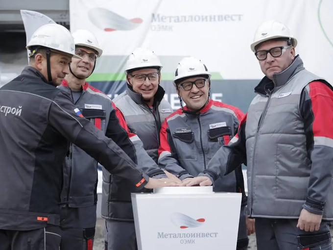 Александр Шуваев посетил Оскольский электрометаллургический комбинат имени Угарова и принял участие в запуске установки металлизации