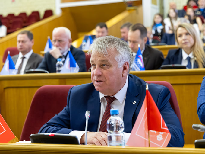 Глава фракции КПРФ в воронежской облдуме Андрей Рогатнев  