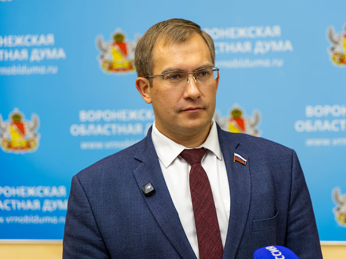 Председатель комитета по госполитике и местному самоуправлению облдумы Артем Зубков  