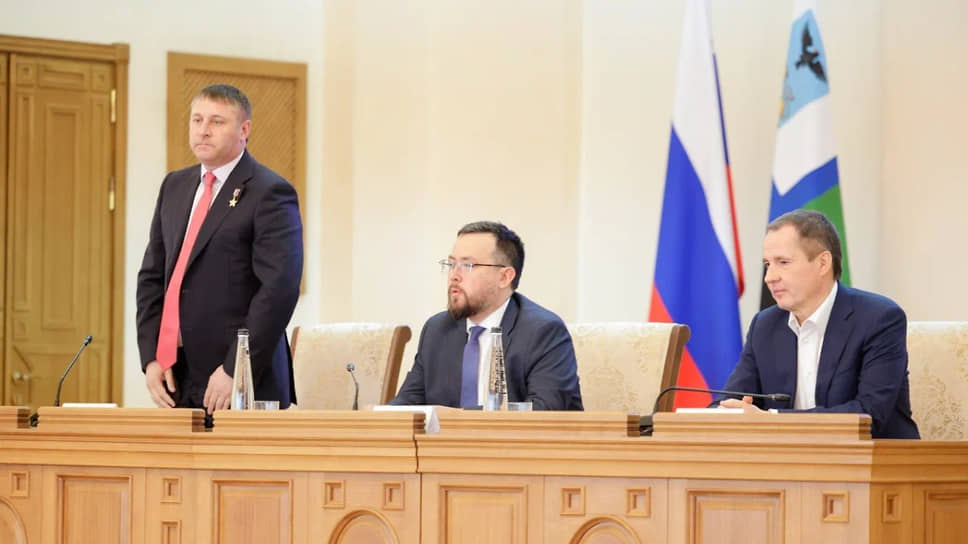 Александр Шуваев (слева) пообещал, что Белгородская область не будет отказывать от «мирных планов»