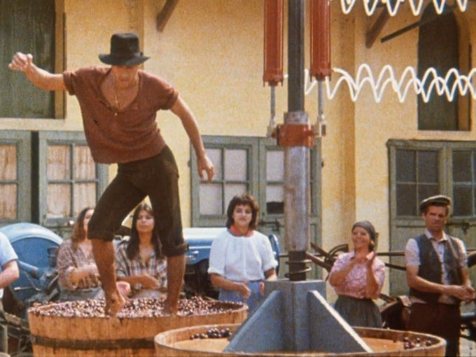 Кадр из фильма «Укрощение строптивого» («Taming of the Scoundrel», 1980)